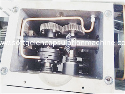 Diverse huile de forme remplissant machine molle de fabricant de gélule 1800 kilogrammes de poids